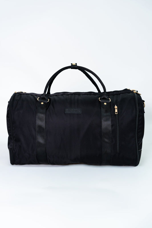 The One-Bag Trip: Why Travelers Are Ditching the Rolling Suitcase