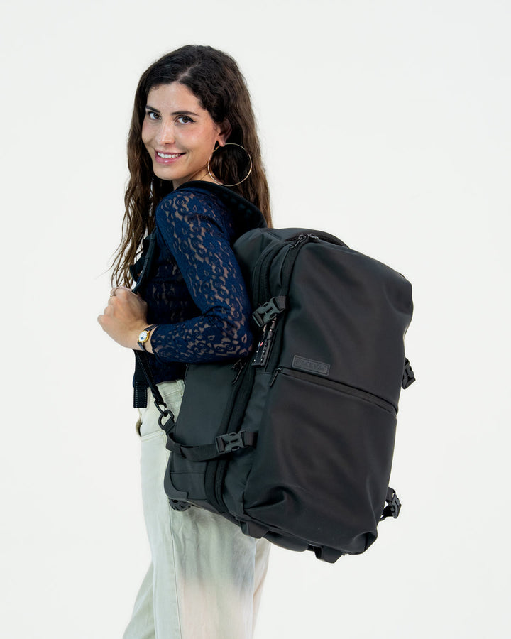 Female model, 5 ft 6 in, wearing the Backvac Pro Max