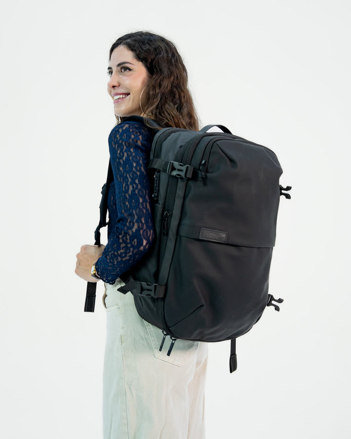 Female model, 5 ft 6 in, wearing the Backvac Pro