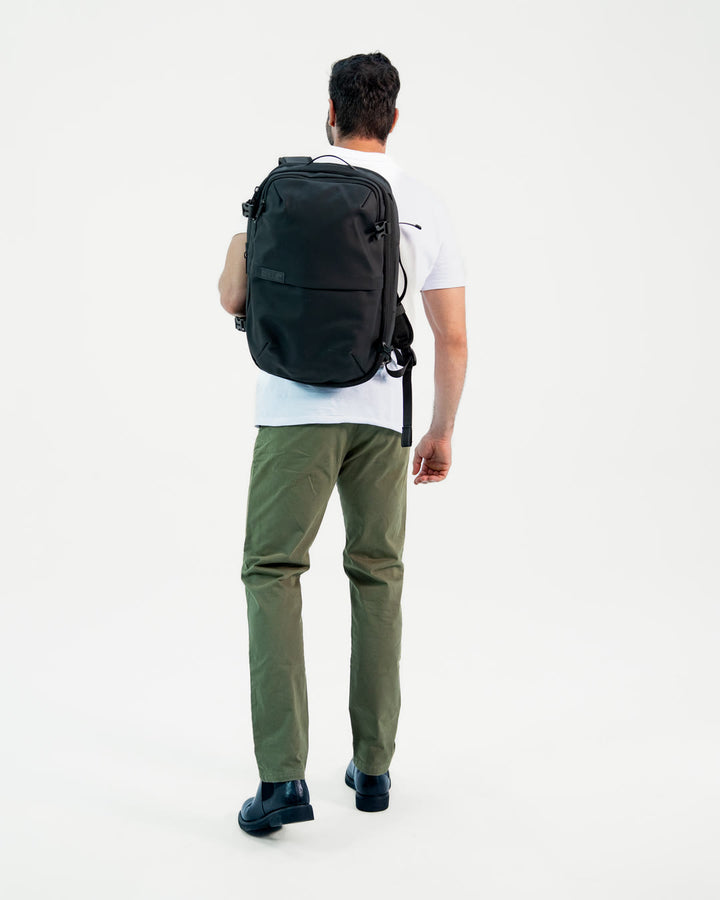 Male model, 6 ft, wearing the Backvac Pro, seen from behind