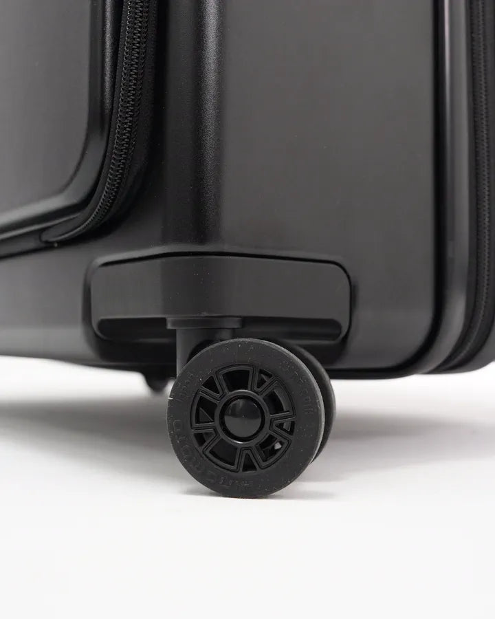 Close de uma roda giratória Hinomoto da Backvac Flight Carry-on